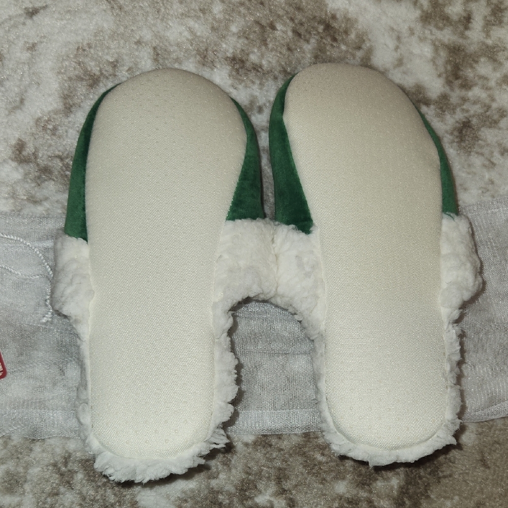 NWT Pottery Barn ELF Green and White Embroidered Slippers - Picture 3 of 6